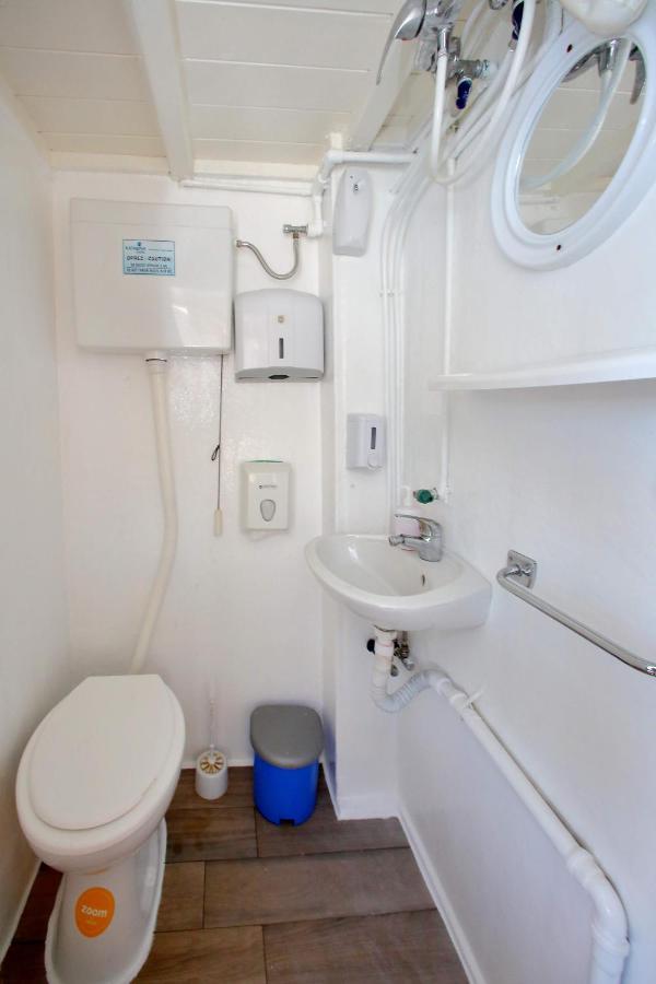 Rhythm Floating Hostel - Ζαντάρ Εξωτερικό φωτογραφία
