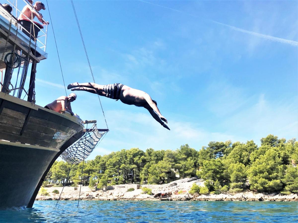 Rhythm Floating Hostel - Ζαντάρ Εξωτερικό φωτογραφία
