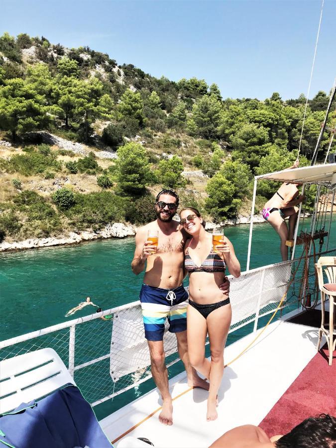 Rhythm Floating Hostel - Ζαντάρ Εξωτερικό φωτογραφία